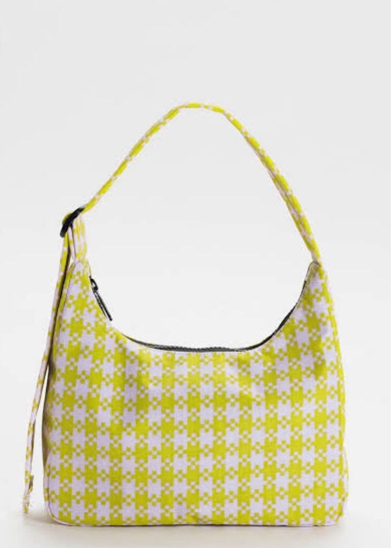 Baggu Mini Nylon in Pistachio (Category: Shoulder Bags) located in Mandaluyong City. Submitted by elainey_declutter (Listing ID 1299782861, Image 1). Description: Used once only. RFS: I use my other baggu bags more 😅.