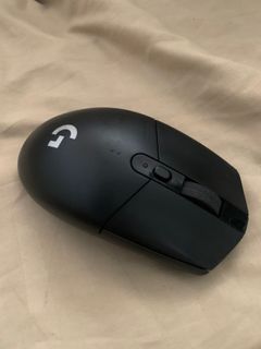 Black G304 logitech wireless gaming mouse