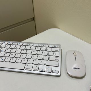 Bluetooth Keyboard (free mouse)