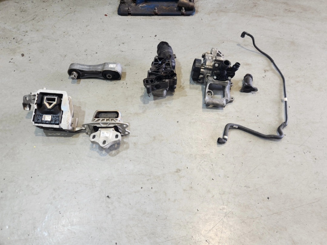 BMW F46 216i Servicing Using Liqui Moly 5W40, Oil Filter, Change