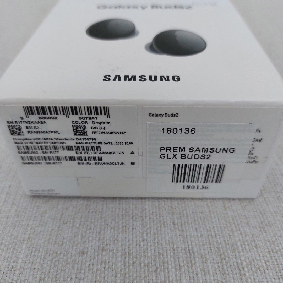 BRAND NEW Samsung Galaxy Buds 2 (Category: Earphones) located in Muntinlupa City. Submitted by prelovedby.maria (Listing ID 1299816240, Image 3). Description: BRAND NEW NEVER BEEN USED! opened only in store Original price: PHP 6,990 FIXED PRICE ONLY MOP: GCASH/ MAYA/ BANK TRANSFER RFS: Gift.