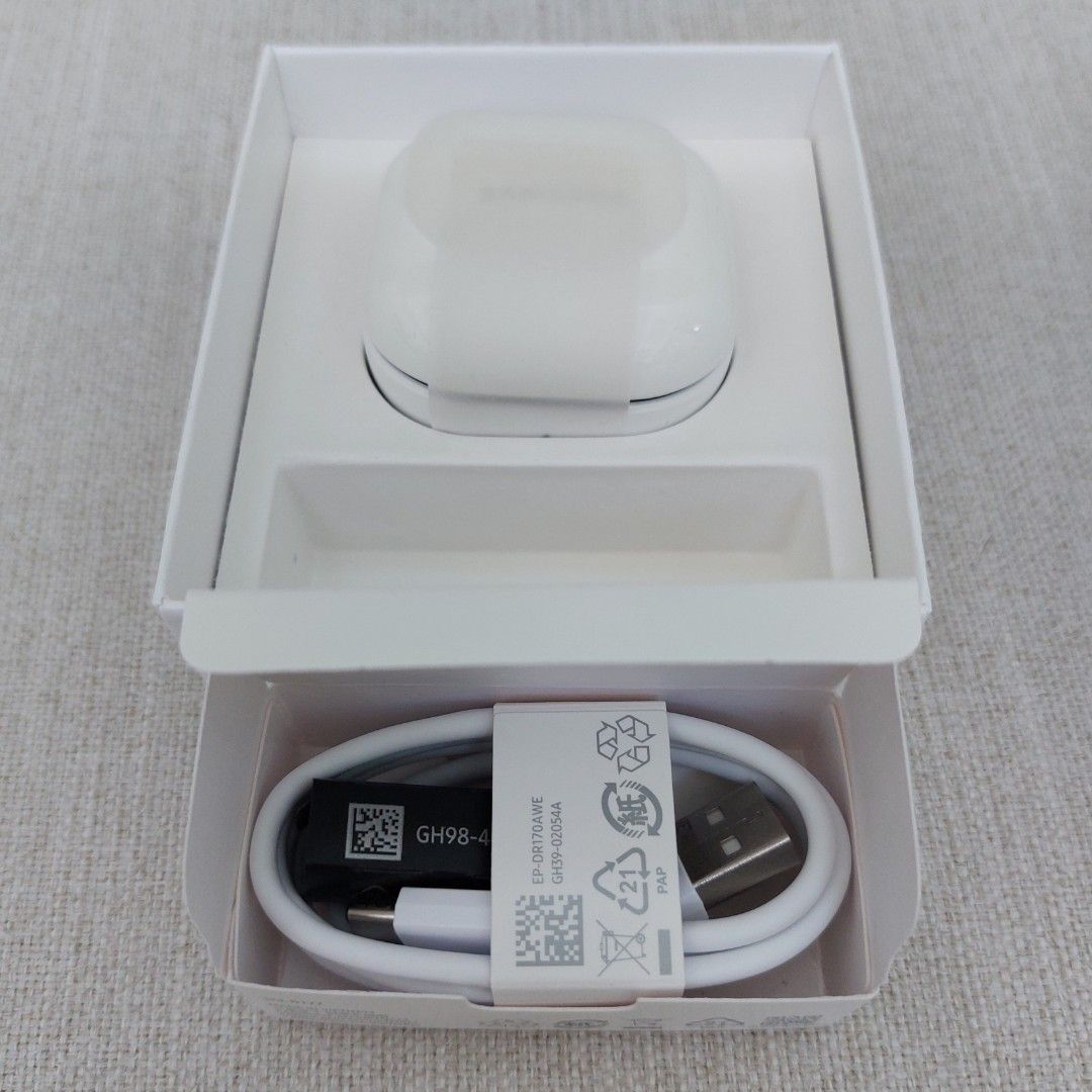 BRAND NEW Samsung Galaxy Buds 2 (Category: Earphones) located in Muntinlupa City. Submitted by prelovedby.maria (Listing ID 1299816240, Image 1). Description: BRAND NEW NEVER BEEN USED! opened only in store Original price: PHP 6,990 FIXED PRICE ONLY MOP: GCASH/ MAYA/ BANK TRANSFER RFS: Gift.