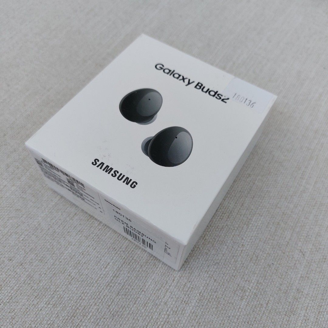 BRAND NEW Samsung Galaxy Buds 2 (Category: Earphones) located in Muntinlupa City. Submitted by prelovedby.maria (Listing ID 1299816240, Image 2). Description: BRAND NEW NEVER BEEN USED! opened only in store Original price: PHP 6,990 FIXED PRICE ONLY MOP: GCASH/ MAYA/ BANK TRANSFER RFS: Gift.
