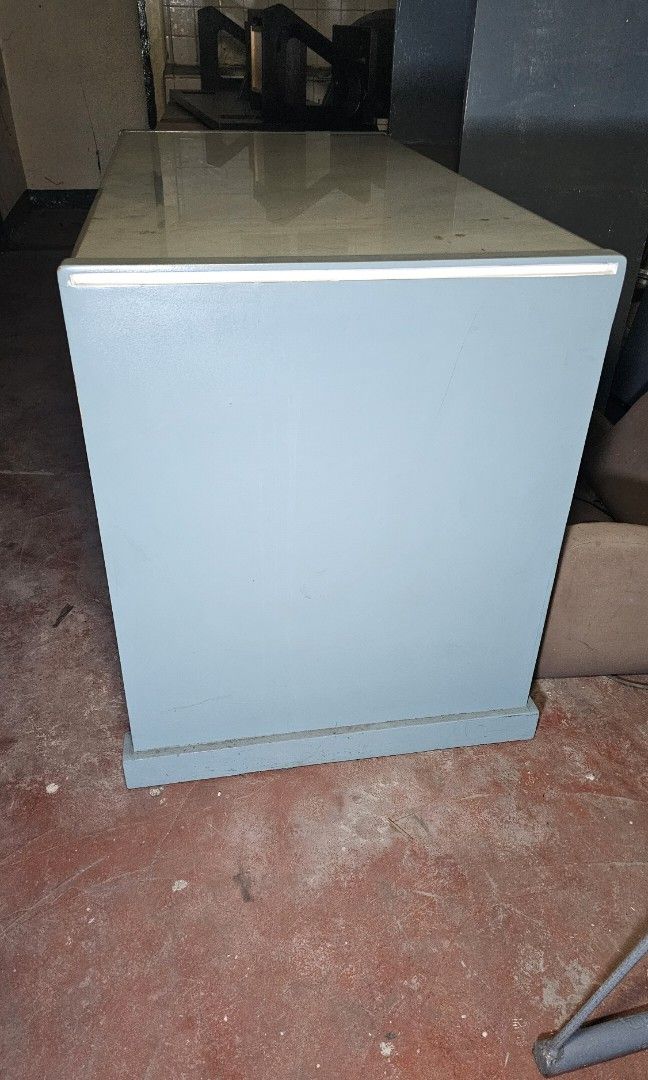Computer Office Desk Table w/ Glass Top (Category: Office Furniture & Fixtures) located in Quezon City. Submitted by kardinalfire (Listing ID 1299827062, Image 3). Description: Computer Office Desk Table w/ Glass Top - 128 x 66.5 x 78.5 CM - Well used - Marble top design - w/ keyboard drawer - w/ a locked drawer #officetable #computertable #glasstop.