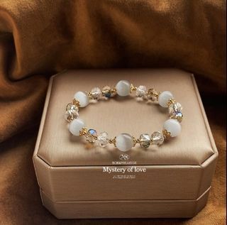 Crystal diamond Clear Glass Bead and White Cat's Eye Stone Woman Bracelet Boost in Wealth and Prosperity