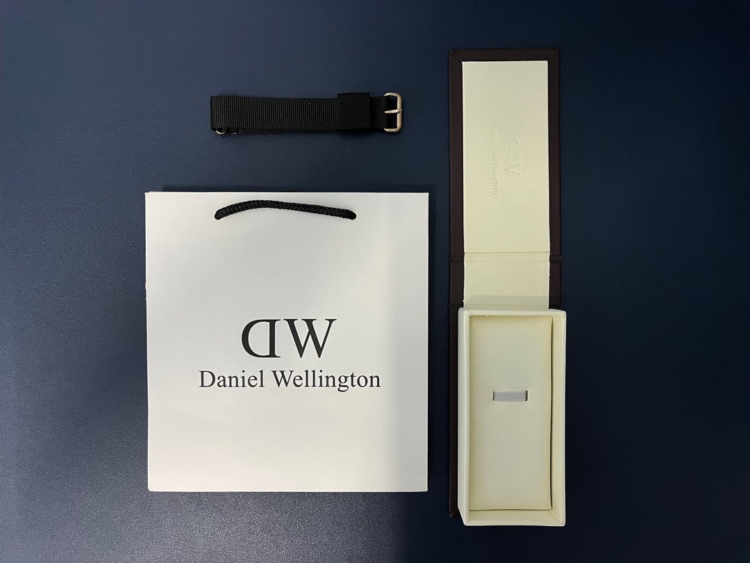Paper bag daniel wellington original store