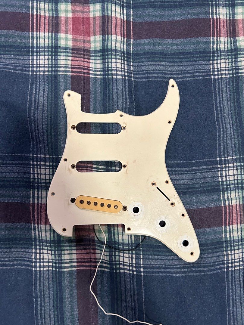 Fender 90s Mexican Strat Bridge Pick Up (Category: Musical Instruments) located in Pasig City. Submitted by assortedcollectibles (Listing ID 1299808710, Image 1). Description: For sale Fender 90s made in Mexico Stratocaster Bridge Pick Up. RFS: Switched to humbuckers MOP: GCash, Maya or BDO MOD: Grab, Lalamove or Gogo Xpress LOC: Pasig.