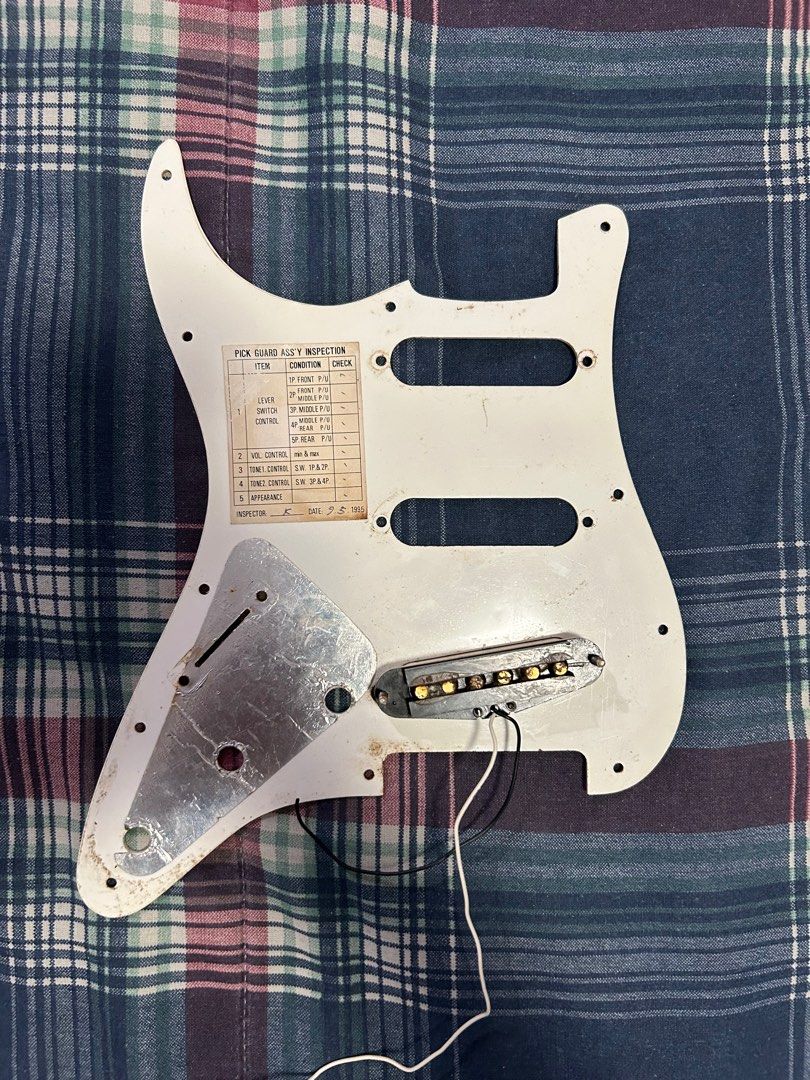 Fender 90s Mexican Strat Bridge Pick Up (Category: Musical Instruments) located in Pasig City. Submitted by assortedcollectibles (Listing ID 1299808710, Image 2). Description: For sale Fender 90s made in Mexico Stratocaster Bridge Pick Up. RFS: Switched to humbuckers MOP: GCash, Maya or BDO MOD: Grab, Lalamove or Gogo Xpress LOC: Pasig.