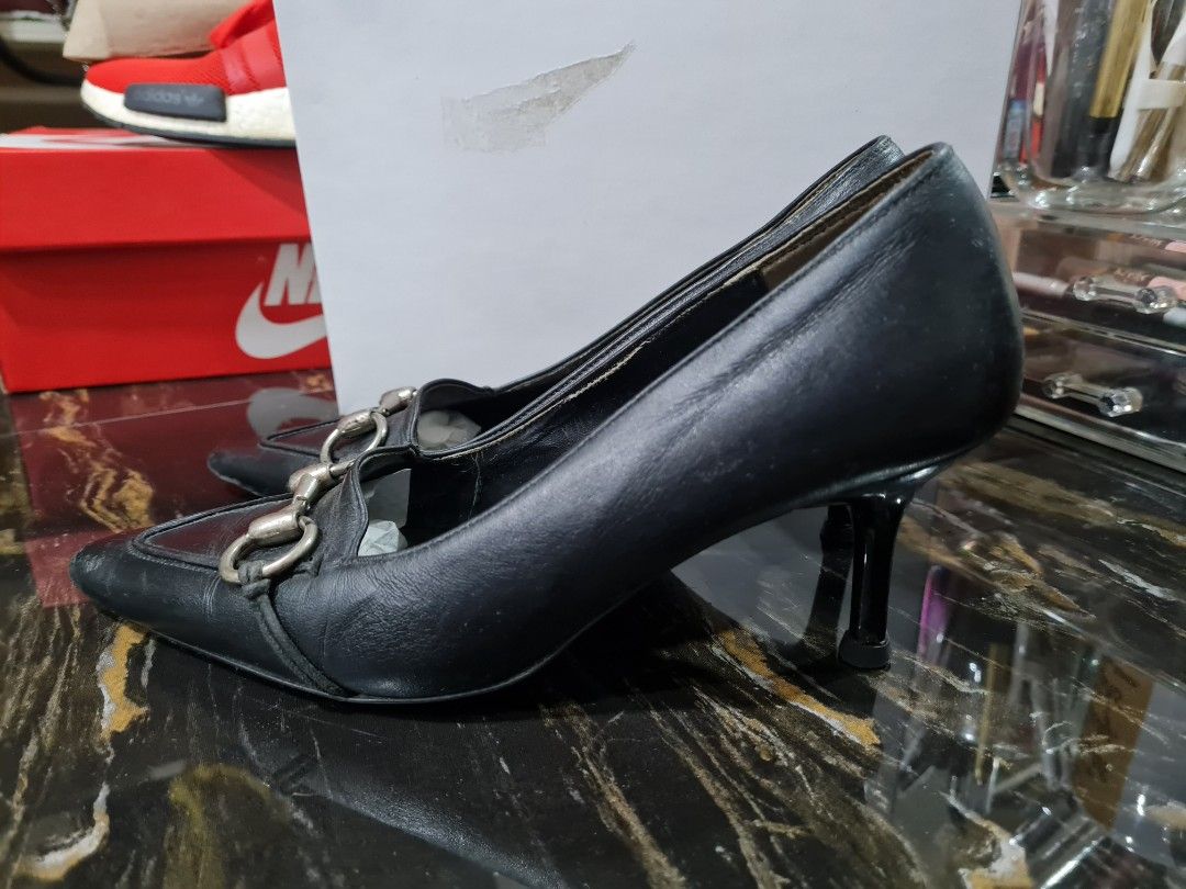 VINTAGE GUCCI BLACK HEELS (Category: Sneakers & Footwear) located in Cagayan de Oro. Submitted by hotpink26 (Listing ID 1299862375, Image 2). Description: size 7 Gucci Horsebit Women's Black Shoes.