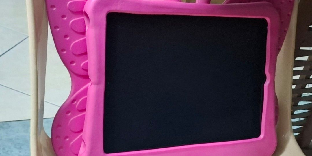 Ipad Air Wifi 16gb (Category: iPad) located in Makati City. Submitted by emmanblue (Listing ID 1299884297, Image 2). Description: Ipad Air 2013 unit + butterfly case with original box good condition never repaired screen protector day 1.