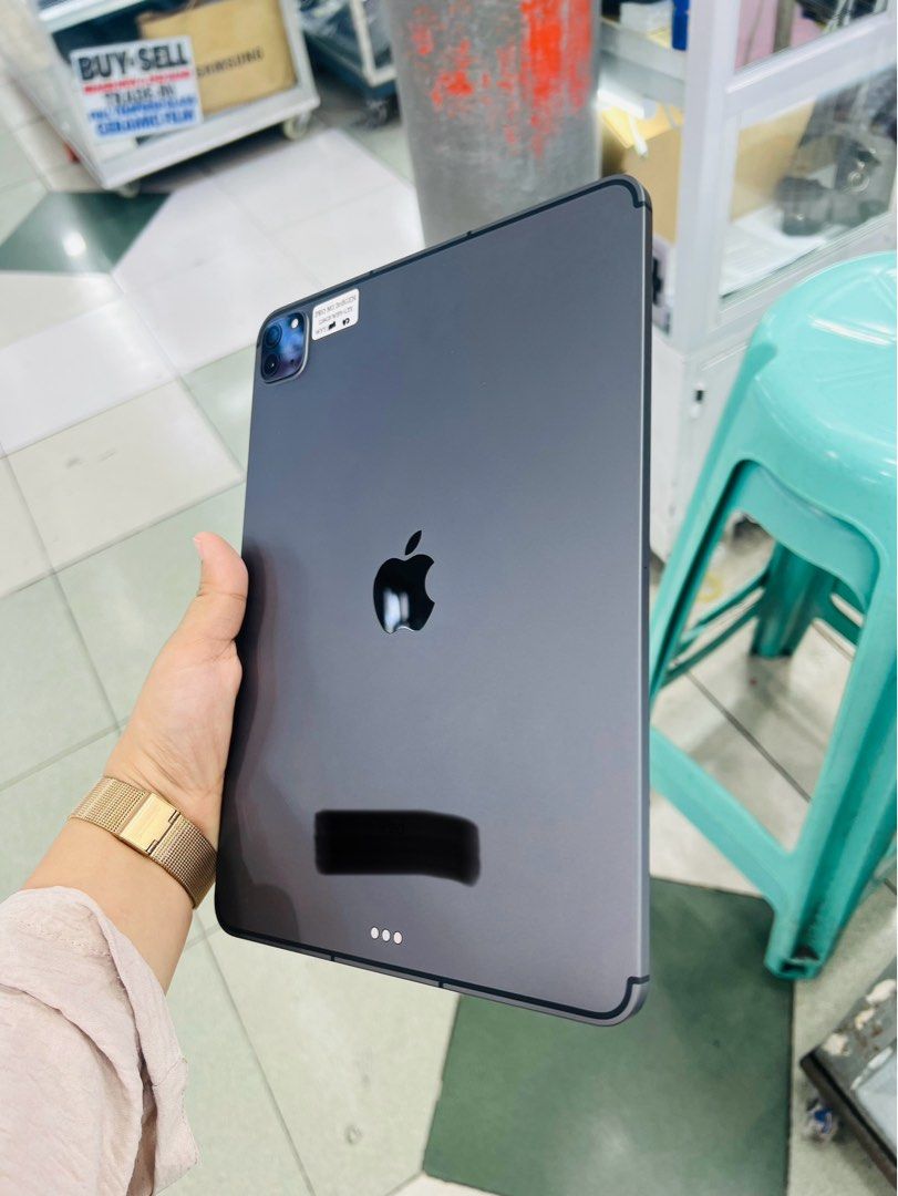 Ipad pro 2021 M1 128gb Cellular 11inch (Category: iPad) located in San Juan City. Submitted by javedsgadgetshop (Listing ID 1299888658, Image 2). Description: OPEN FOR INSTALLMENT VIA CREDIT CARD/GGIVES & SWAP/TRADE-IN! WE BUY AND SELL ( ANYKINDS OF UNIT BINIBILI PO NAMIN)! PTPA : Padelete po f bawal Read ❗️Onhand ‼️ Ipad Pro M1 11' •128gb •NTC Variant •Good batt health •Factory Unlock •95% Smoothness •No hidden issue | No Repaired •100% Authenti