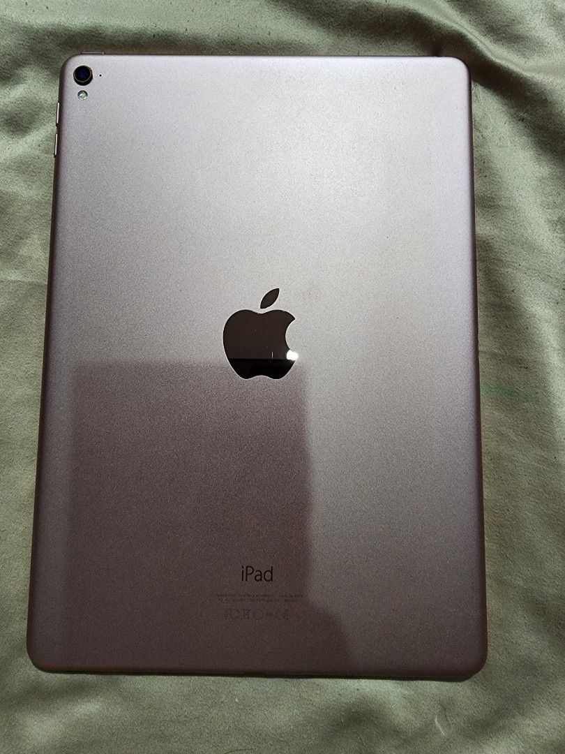 SALE! Ipad Pro 9.7 (Category: iPad) located in Makati City. Submitted by milshp (Listing ID 1299797947, Image 2). Description: 32 Gb wifi version no any dents super makinis never been dropped or repaired with preloved case with original charger for pickup only. i have a baby and can't do meetup. slightly negotiable just message. thank you..