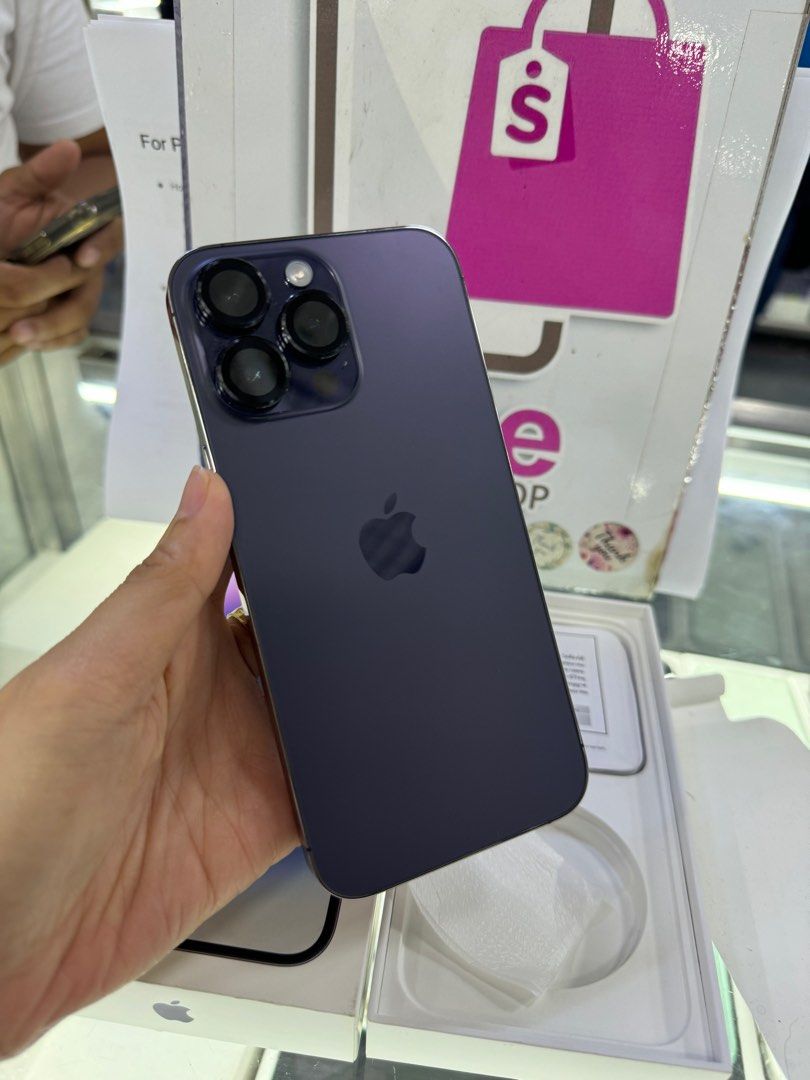 iphone 14 pro max 256gb smartlocked good as new (Category: iPhone 14 Series) located in Cainta. Submitted by vine_gadget_shop (Listing ID 1299884524, Image 2). Description: iphone 14 pro max 256gb smartlocked good as new complete package warranty until september 2024 pick up store greenhills shopping center we accept trade in we accepy credit card and ggives installment we do cod and door to door we ship nationwide for fast transaction call 09277