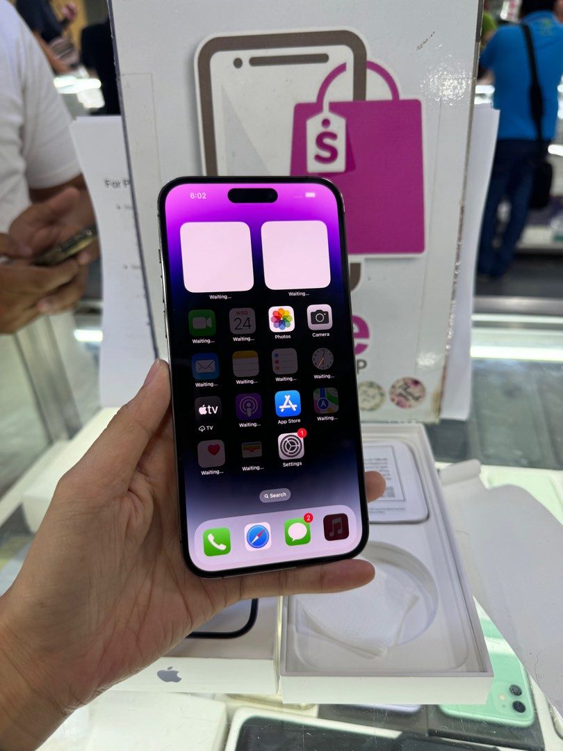 iphone 14 pro max 256gb smartlocked good as new (Category: iPhone 14 Series) located in Cainta. Submitted by vine_gadget_shop (Listing ID 1299884524, Image 1). Description: iphone 14 pro max 256gb smartlocked good as new complete package warranty until september 2024 pick up store greenhills shopping center we accept trade in we accepy credit card and ggives installment we do cod and door to door we ship nationwide for fast transaction call 09277
