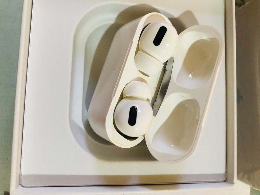iPhone Ear Pods Pro original Usa (Category: Earphones) located in Paranaque City. Submitted by mrsmarypoppins (Listing ID 1299828269, Image 3). Description: Original iPhone Pro , USA New Phone; 09167411421.