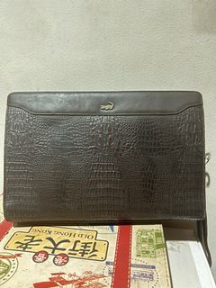 Lacoste Vintage Leather Envelop bag