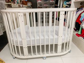 Madision convertible wooden crib (oval)