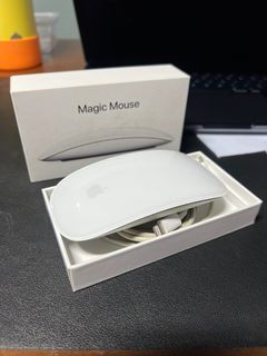 Magic Mouse 2 with orig box and cable
