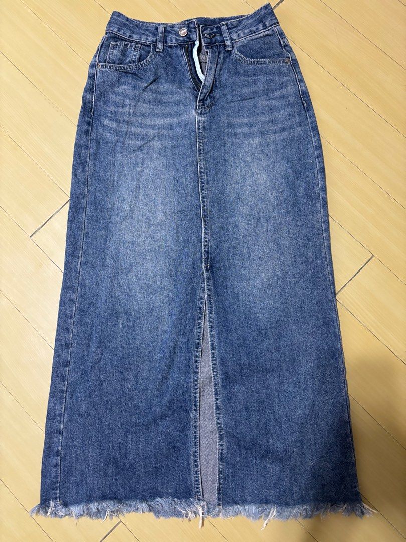Maxi Denim Skirt (Category: Skirts) located in General Trias. Submitted by leyarg (Listing ID 1299917489, Image 1). Description: S24-25 laid flat Length 35 Color might vary due to lighting.