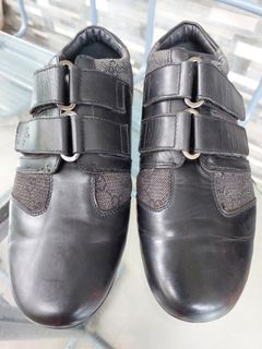 P2,000 only
# 21015 - Gucci genuine leather shoes
Size 42
