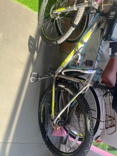 (Category: ) located in . Submitted by mkm.06 (Listing ID 1299916650, Image 1). Description: .