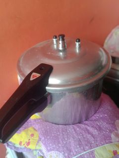 Pressure cooker (preloved)
