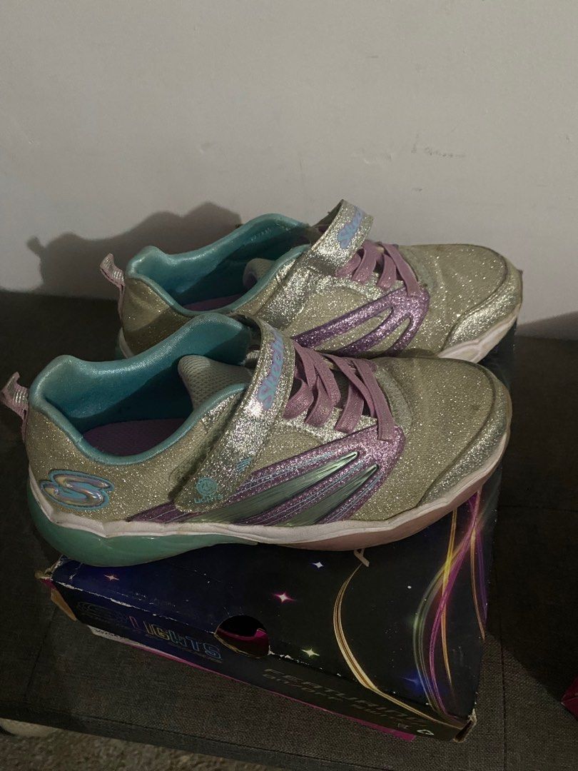 Skechers lights shoes (Category: Babies & Kids Fashion) located in Manila. Submitted by shiim (Listing ID 1299872230, Image 3). Description: Bought from Australia Hindi na kasya sa daughter ko,2 pairs siya well used siya Pero in personal as in maayos pa siya worth it siya sa 1k.