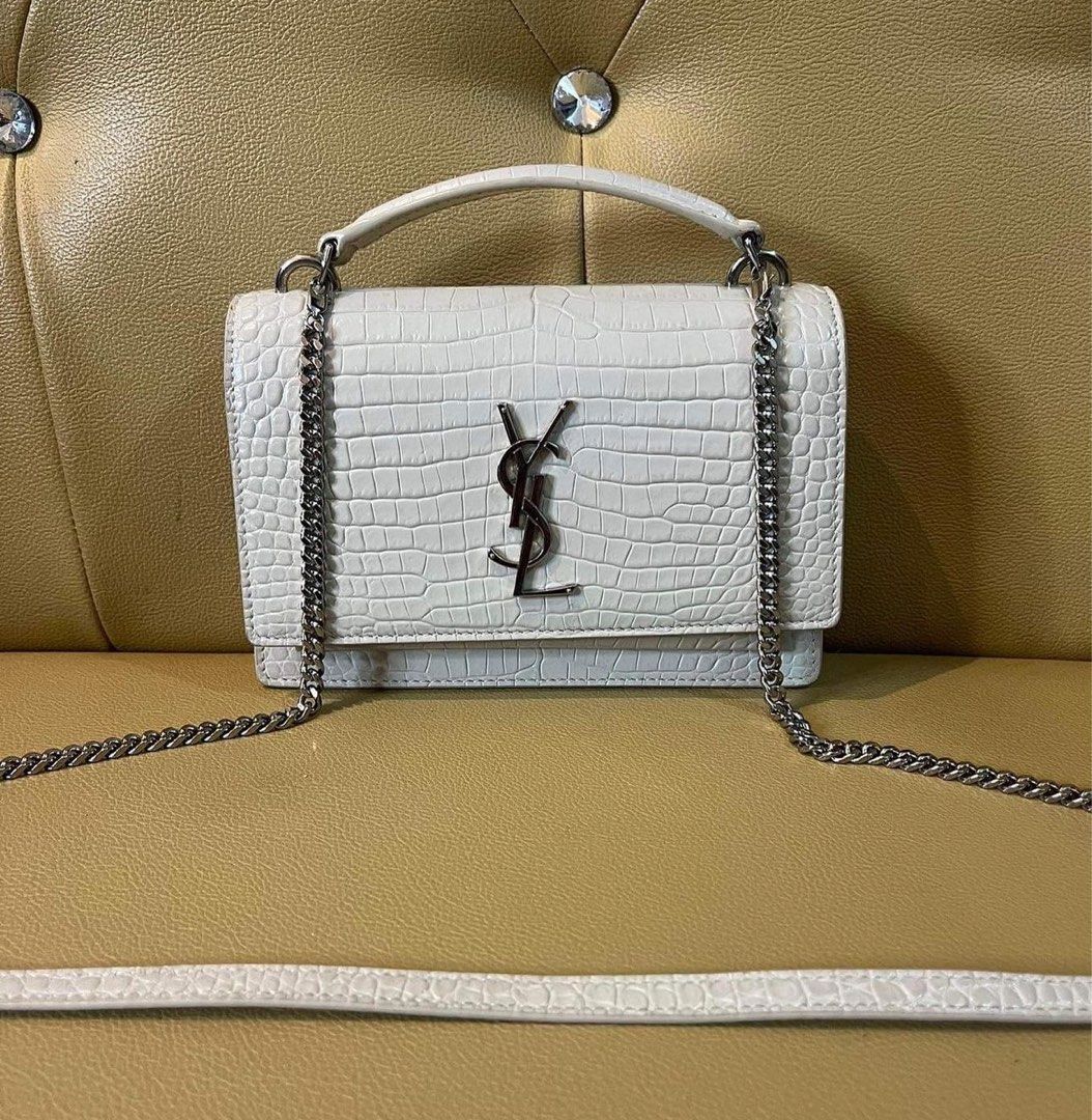 Sunset mini embossed (Category: Luxury Bags & Wallets) located in Santa Ana. Submitted by astonandariana (Listing ID 1299942927, Image 1). Description: .