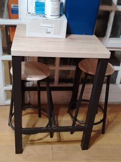 Table with2 highchair