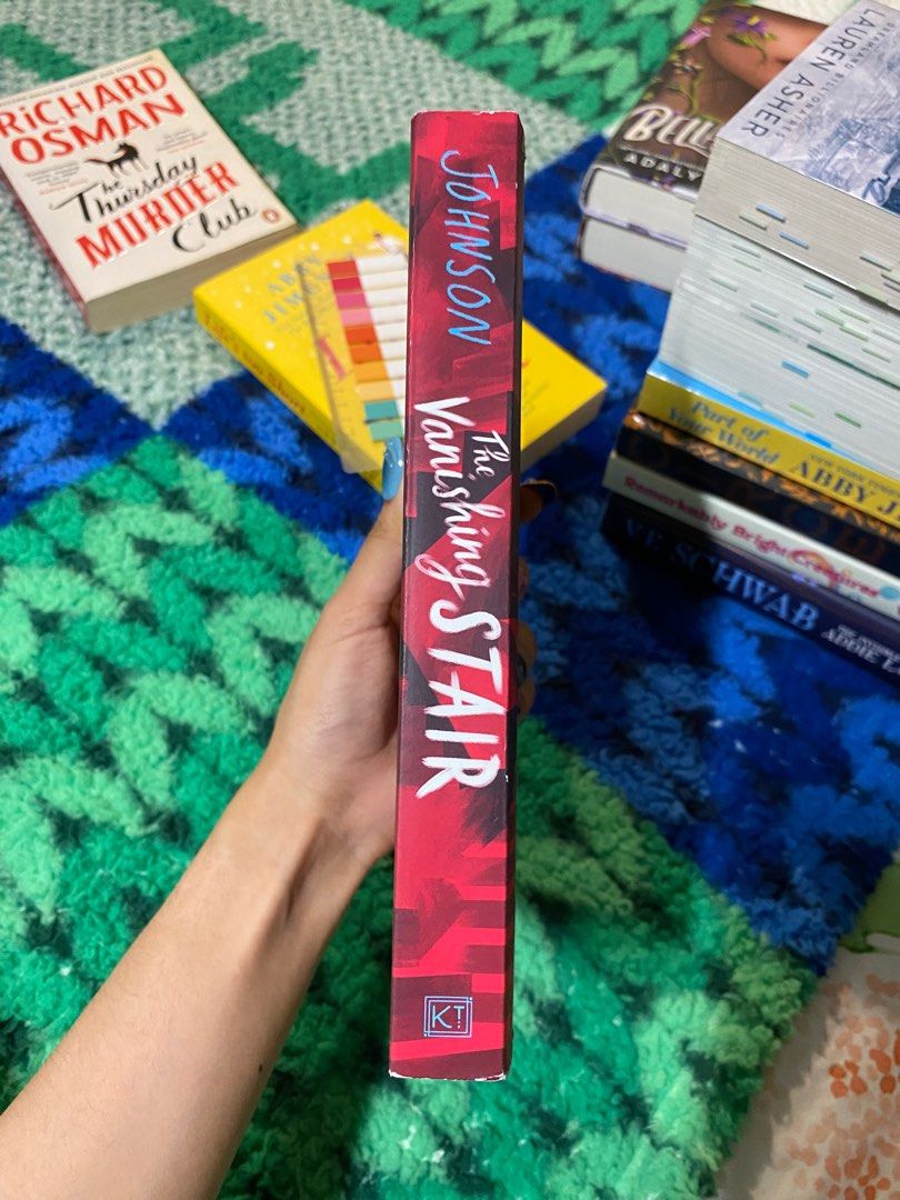 The Vanishing Stair by Maureen Johnson (Category: Storybooks) located in Taguig. Submitted by postjoonie (Listing ID 1299886836, Image 3). Description: for sale! nego price tag The Vanishing Stair by Maureen Johnson ╰ no signs of foxing and tanning ╰ no annotations/writings on pages ╰ good as new rfs: decluttering 🫶🏼 located in mckinley hill, mop: gcash, maya, bank transfer, mod: sdd, j&t, lbc.