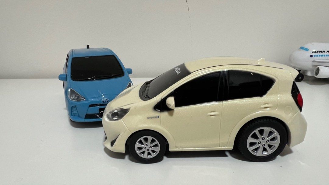 Toyota prius c toy car sale