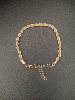 Twisted bracelet