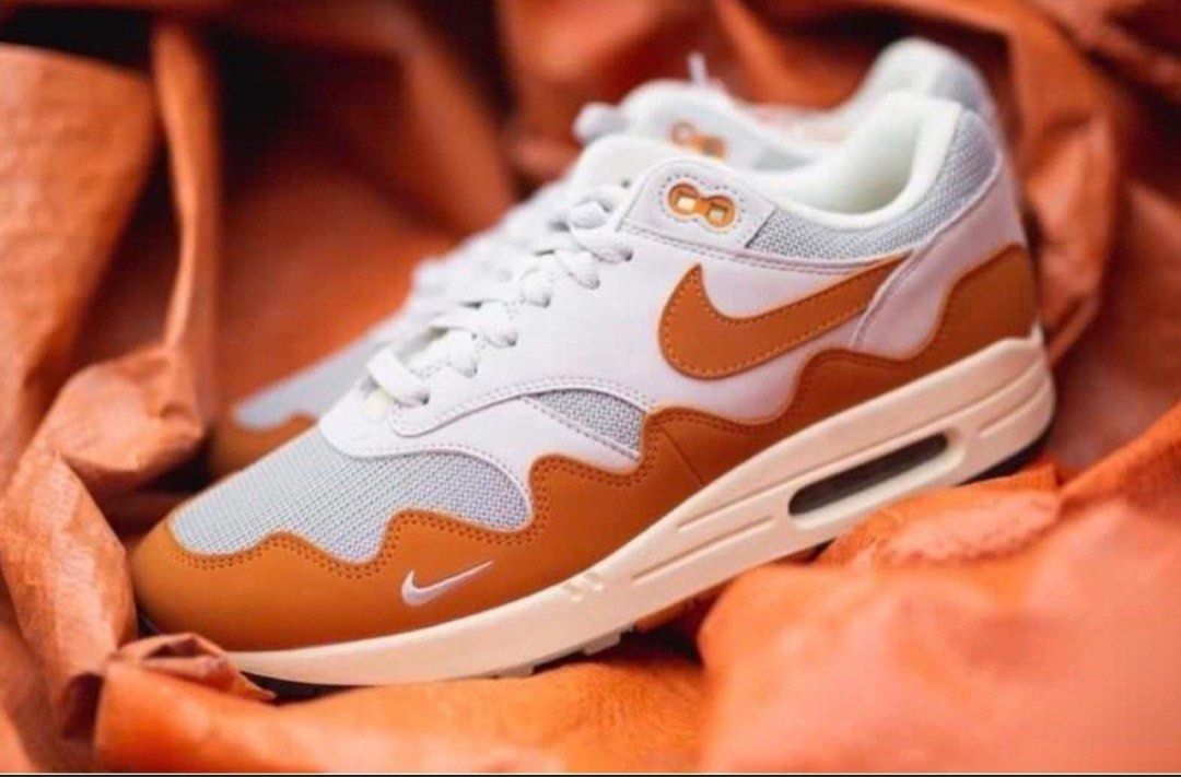STEAL🔥🔥US9.5) Nike air max 1 patta monarch (with bracelet ...