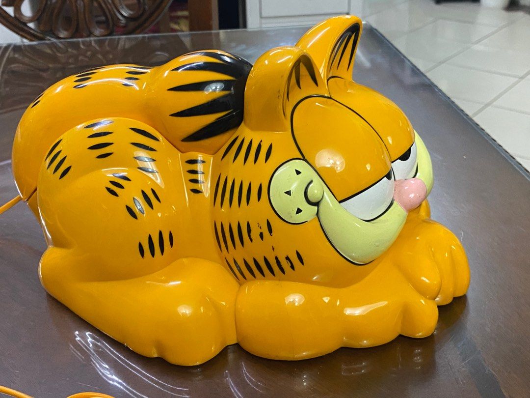 Vintage Garfield Coin Bank and Telephone - Good Condition, Hobbies