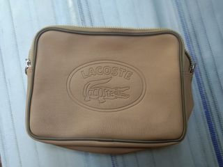 Vintage Lacoste Leather Sling Bag 🐊

- Excellent Condition Solid to 💯

-Very minimal color transfer barely noticeable see last pic kayo na bahala mag tangal
- Missing Sling kayo na po bahala mag lagay palitan niyo nalang

🏷️800+ Sf pm 📩