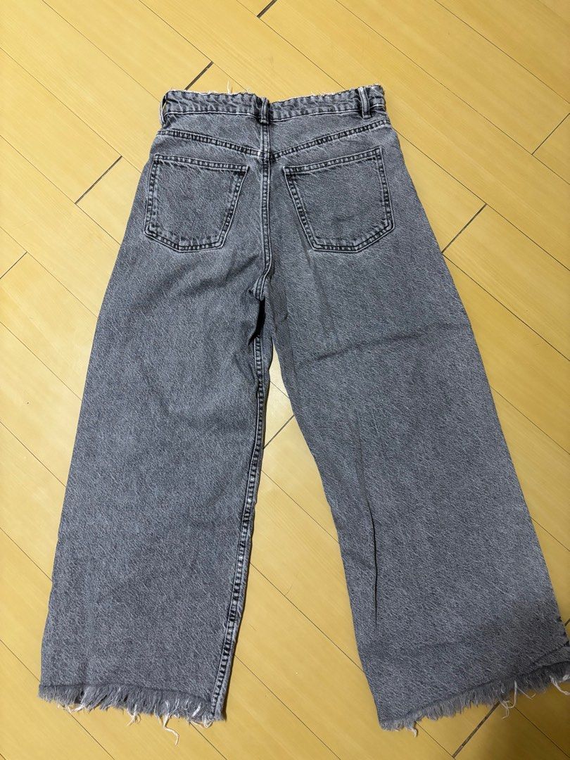 Wideleg Pants (Category: Jeans) located in General Trias. Submitted by leyarg (Listing ID 1299915088, Image 3). Description: S26-27 laid flat L35.