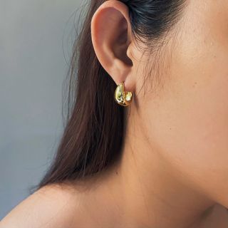 amelia classic hoop earrings