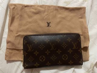 Authentic Louis Vuitton organizer zip wallet