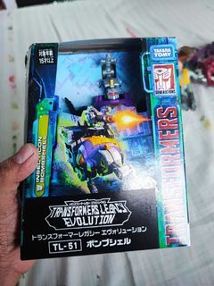 Brand New Takara Tomy Transformers Legacy Evolution Bombshell