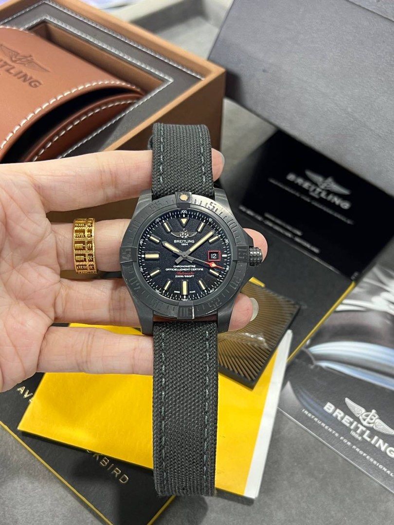BREITLING AVENGER BLACKBIRD 44 DLC SWISS MADE AUTOMATIC CHRONOMETER TITANIUM V17311