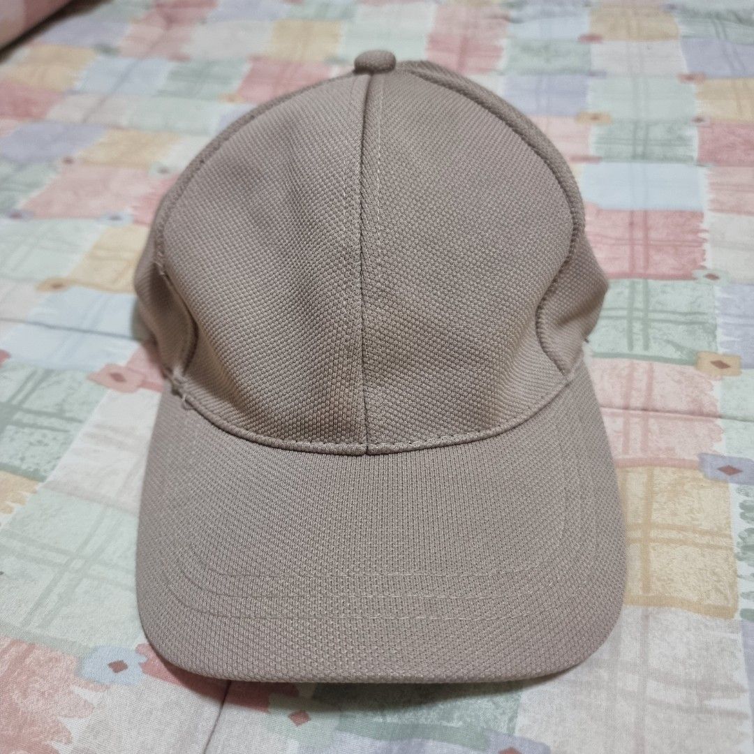 Minimalist Plain Brown Cap (Category: Caps & Hats) located in Pasig City. Submitted by lesmitch (Listing ID 1299976363, Image 1). Description: ~ Check all photos for the item's actual condition and measurements ~ Payment is via gcash, pay maya or bdo ~ Shipping is via lalamove, grab, j&t or you can book your own preferred courier ~ Message me for other details.
