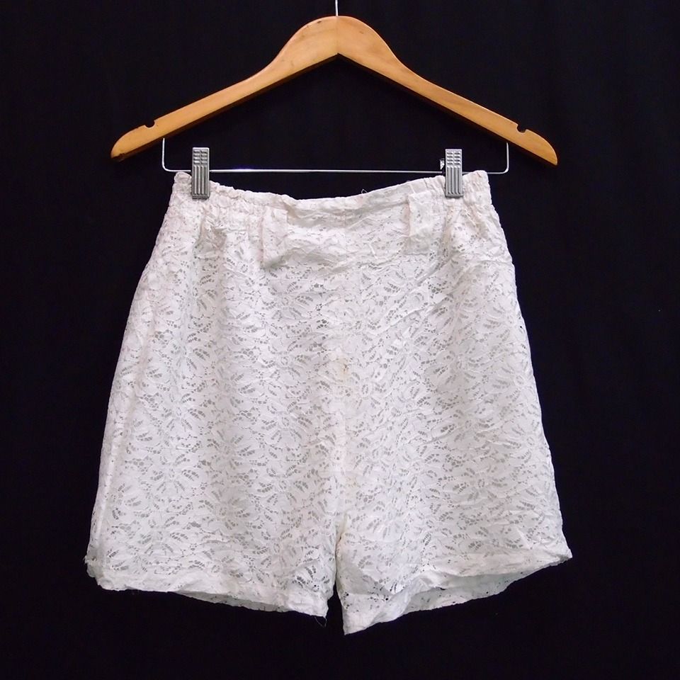 CG448 SIZE S BROKEN WHITE LACE SHORTPANTS WANITA IMPORT