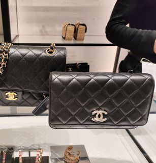 (Category: ) located in . Submitted by chloelovestoshop (Listing ID 1299997486, Image 1). Description: .