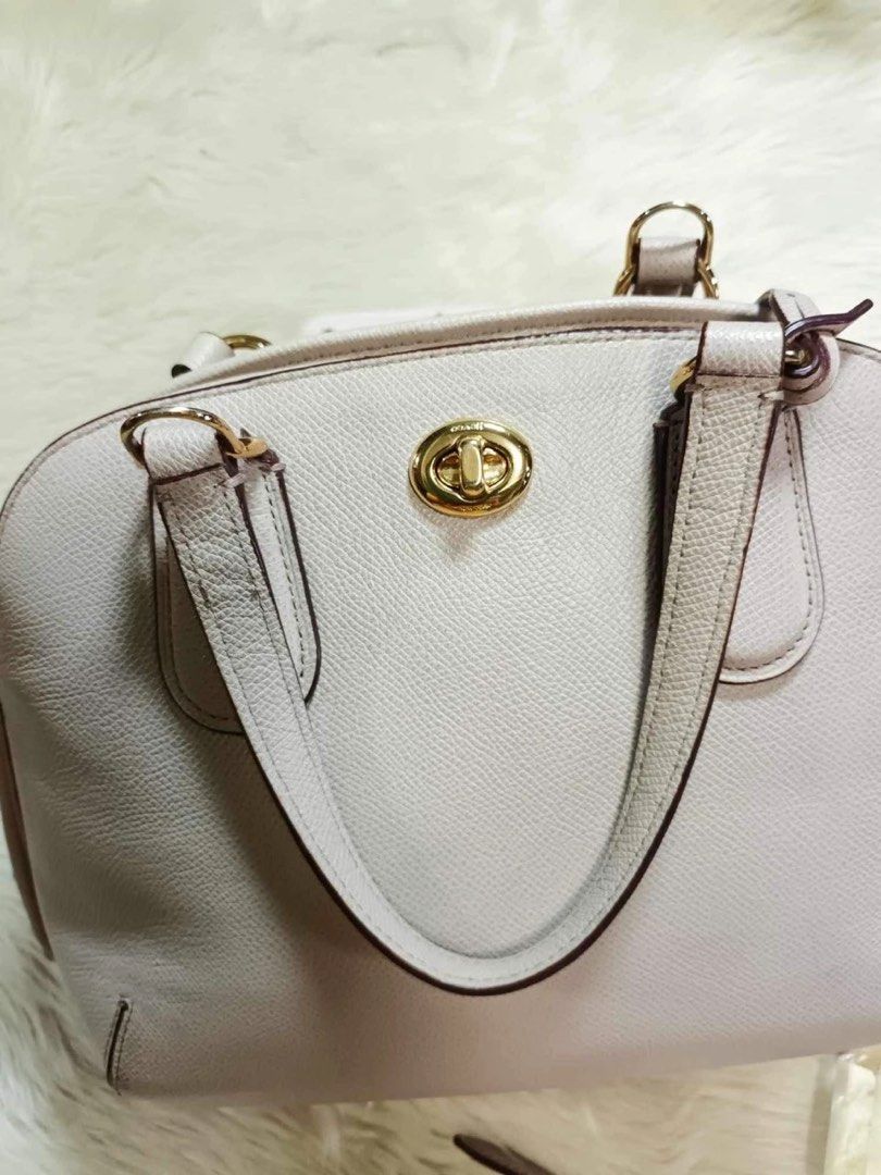 Coach 2-way alma bag (Category: Luxury Bags & Wallets) located in Quezon City. Submitted by pattycloset08 (Listing ID 1299952215, Image 3). Description: .