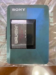DEFECTIVE Rare Sony Walkman WM-A12 B12 Cassette Made in Japan tape Player Not working for parts