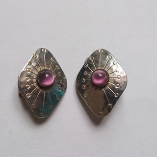 Defective Vintage Moda Polished Stainless Steel Earrings with Glass Cabochon