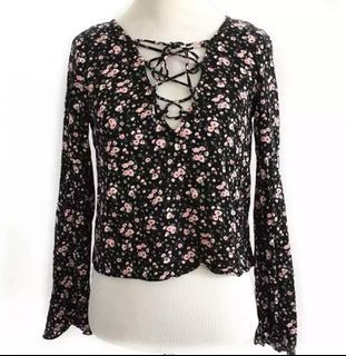 Divided H&M Bell sleeve Corset Neck Floral / Divided H&M floral women’s top / H&M Longsleeve / Floral longsleeve