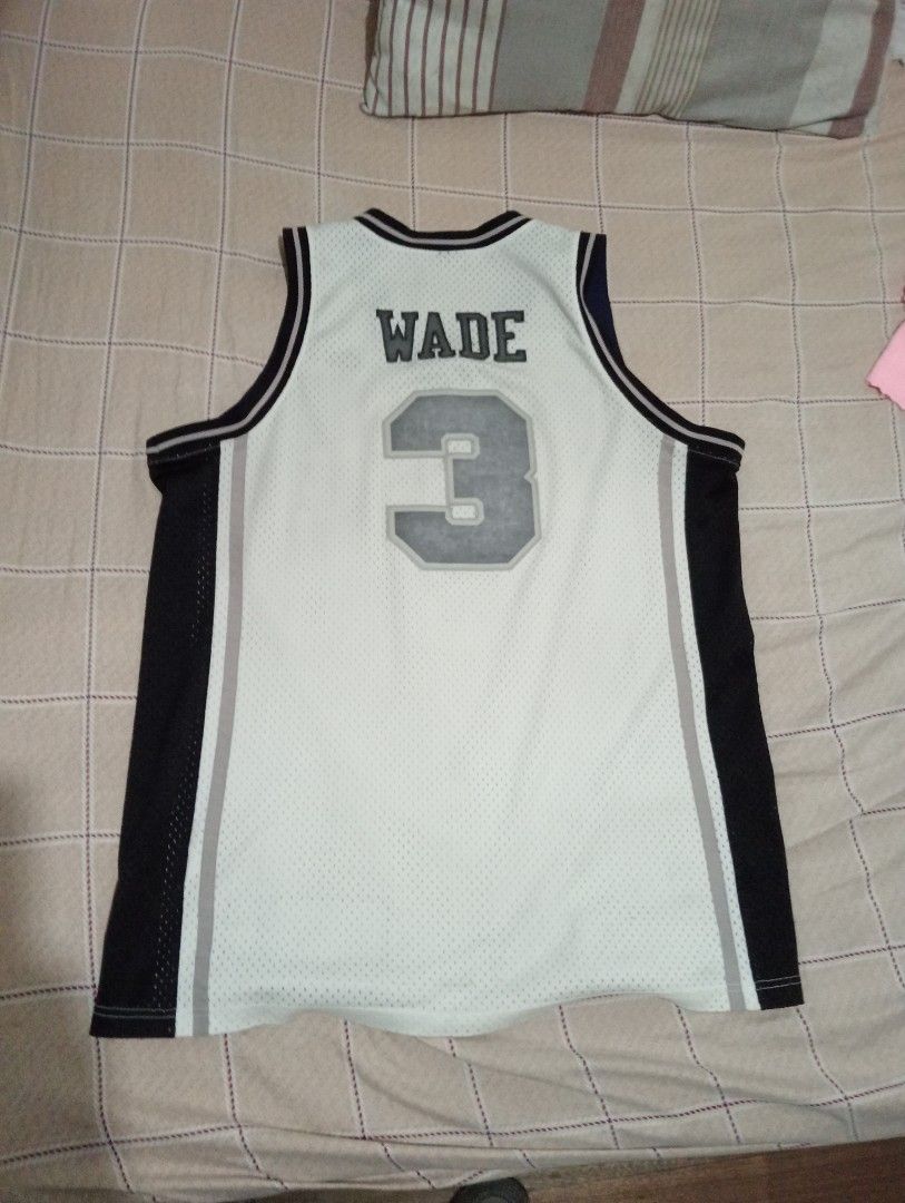d.wade Marquette jersey (Category: Activewear) located in Lipa City. Submitted by buknoy02 (Listing ID 1299977209, Image 2). Description: D. Wade Marquette jersey Large on tag 23+31 1500+ship.