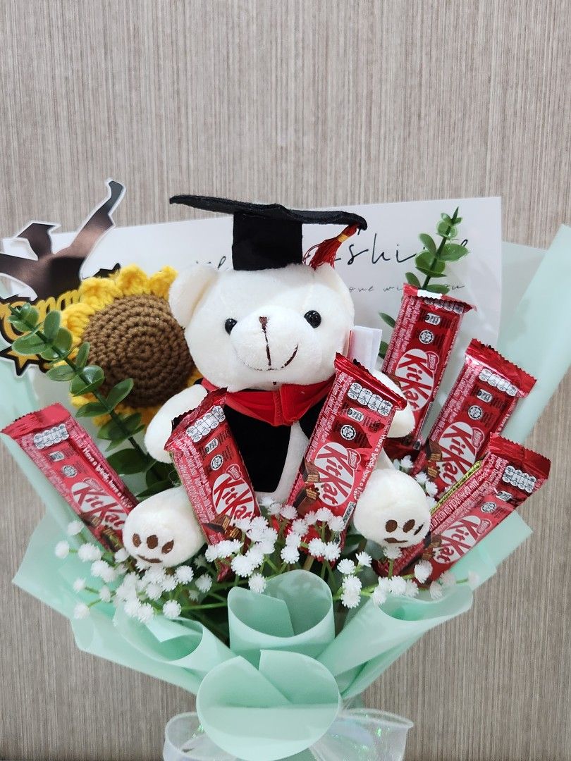 Graduation bear Chocolate Kit Kat Graduation Bouquet, Hobbies & Toys ...