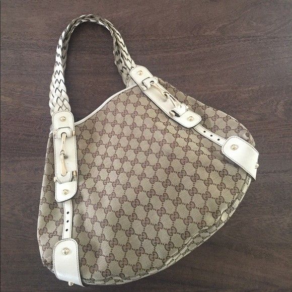 Gucci Pelham (Everything must go) (Category: Luxury Bags & Wallets) located in Quezon City. Submitted by rougecomer29291 (Listing ID 1300099418, Image 1). Description: no inclusion all sales are final self authenticate do not buy if you're in doubt bawal sa maselan, may micro cracks sa may bandang opening. if gusto nyo ng bnew or mint, dun po kayo sa higher price. you can't expect the same sa mga ganitong lower price. all items should be paid via